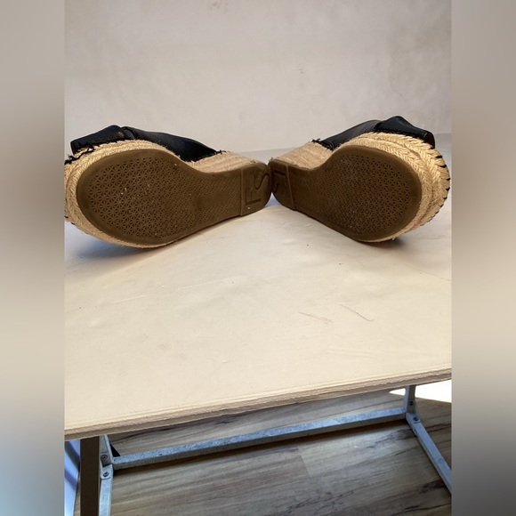 Fraco Sarto crisscross platform wedge heel sandals.  Size 6 M - Picture 7 of 9